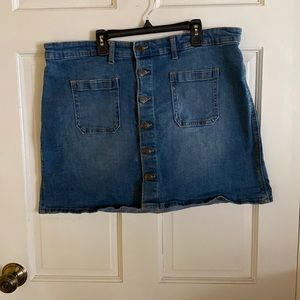 Gap button up women’s jean skirt size 16.